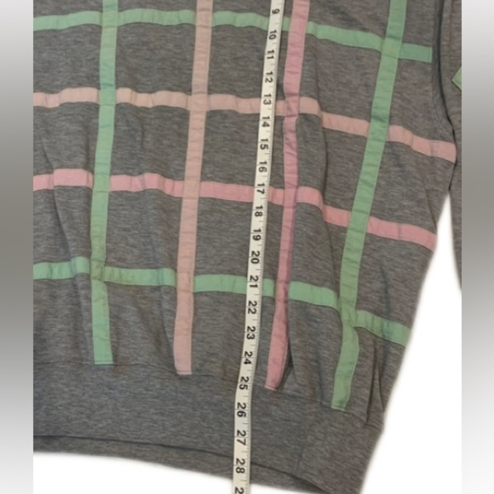 Recreation vintage 1980s grey sweatshirt with pink and green ribbon details - Picture 4 of 7